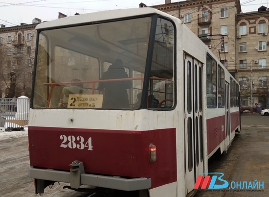 Почему не во всех трамвайных вагонах Волгограда есть аварийные молотки